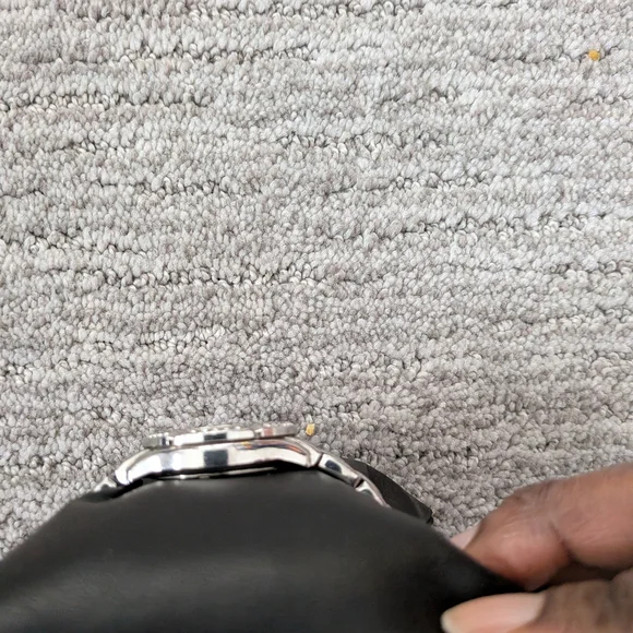 Great condition Guess Watch/Stainless Steel, Silver In Color-Comes W/Extra Links - Picture 4 of 8